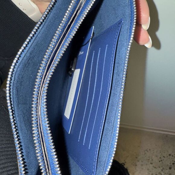 Louis Vuitton Escale Double Zip Pochette in Blue Monogram Giant - Picture 11 of 11